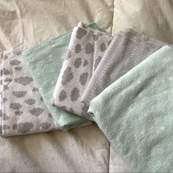 Gerber 5-Pack Green Flannel Receiving Blankets - Picture 5 of 7